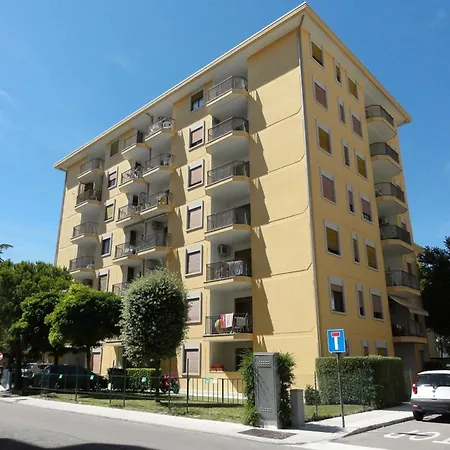 Great Flat Close To The Sea Apartman *